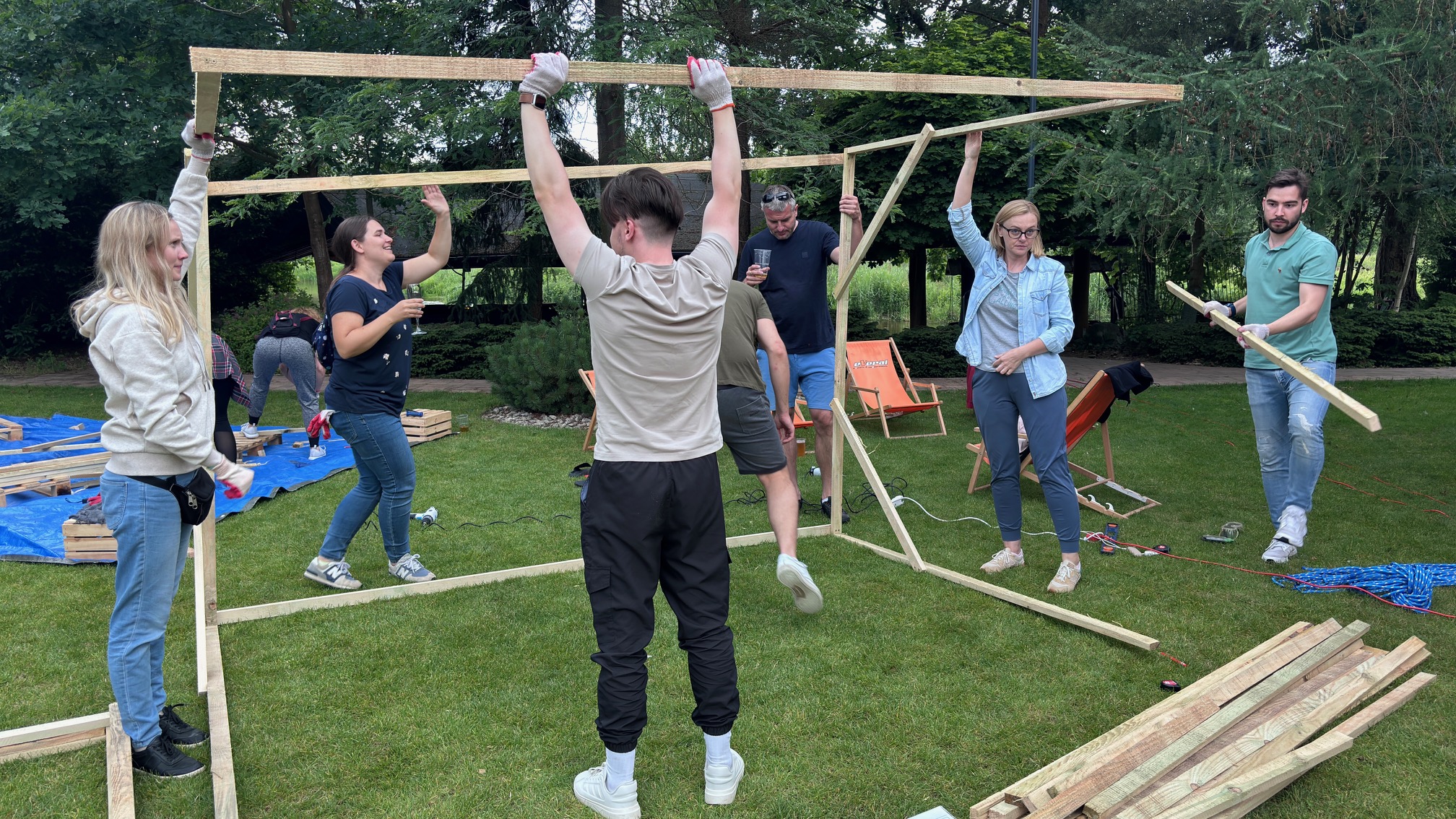 Budowanie efektywnego zespołu poprzez szkolenia i imprezy integracyjne